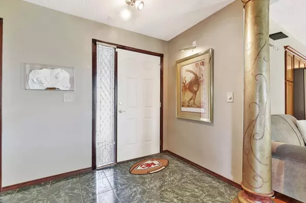 1143 E Southcrest Cir, Derby, KS 67037