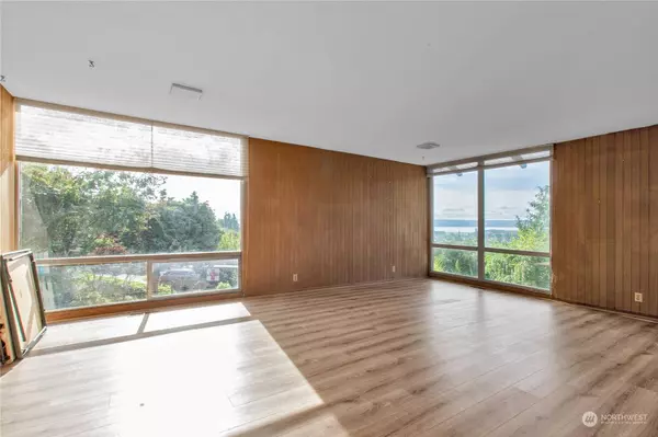 300 Lawrence DR, Hoquiam, WA 98550