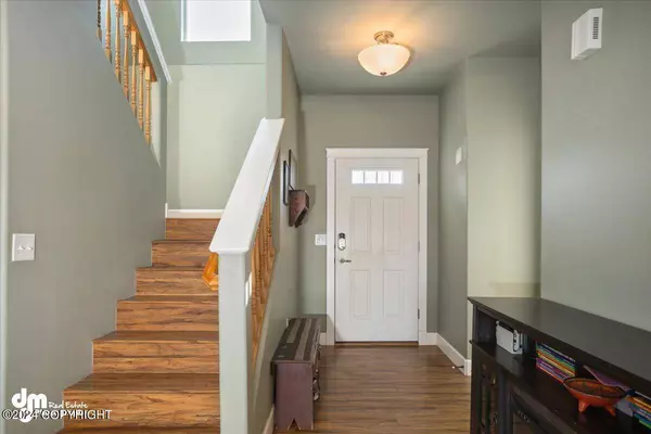 1135 S Felicia ST, Palmer, AK 99645