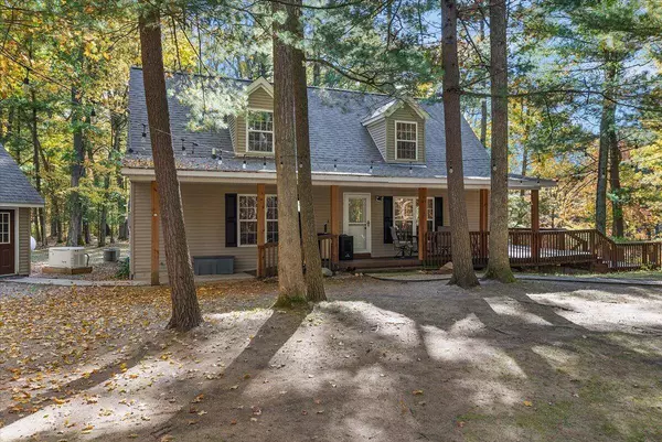 9298 New River Drive, Howard City, MI 49329