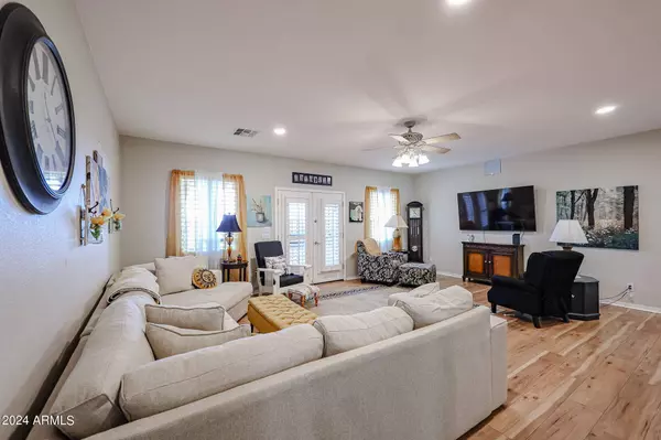 3881 E GLENEAGLE Place, Chandler, AZ 85249