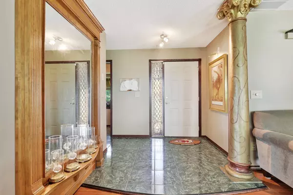 1143 E Southcrest Cir, Derby, KS 67037