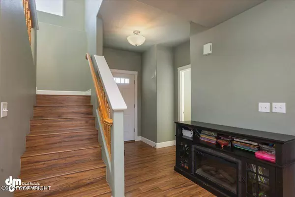 1135 S Felicia ST, Palmer, AK 99645