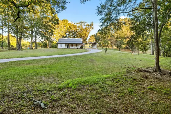 162 Pecan Grove Rd., Ellisville, MS 39437