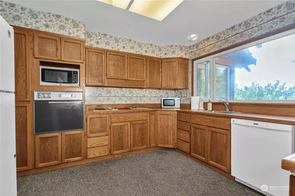 300 Lawrence DR, Hoquiam, WA 98550