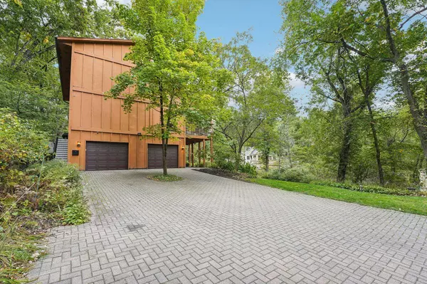 4705 Wild Canyon DR, Woodbury, MN 55129