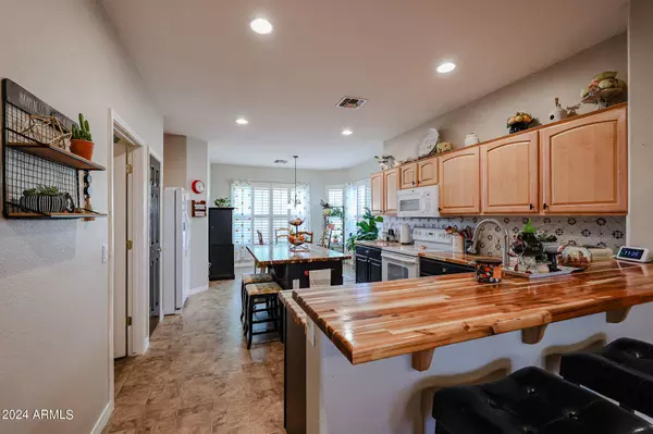 3881 E GLENEAGLE Place, Chandler, AZ 85249