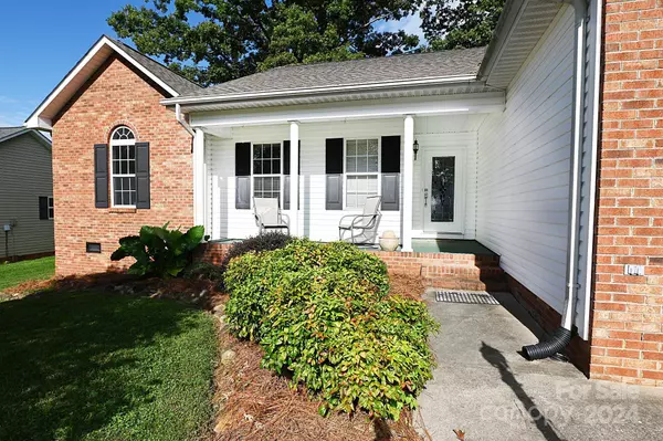 817 Gemcrest DR NE, Conover, NC 28613