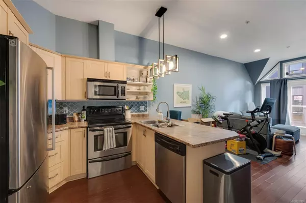 655 Goldstream Ave #404, Langford, BC V9B 0G2