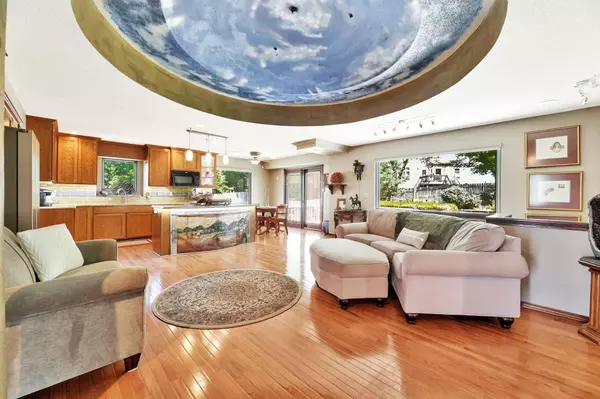 1143 E Southcrest Cir, Derby, KS 67037