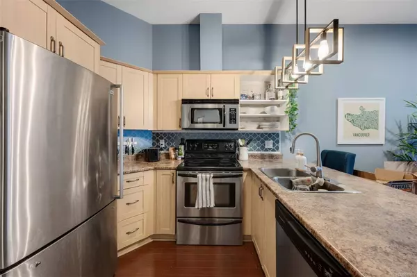 655 Goldstream Ave #404, Langford, BC V9B 0G2