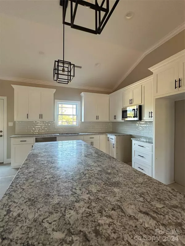 4916 Southview DR, Hickory, NC 28602