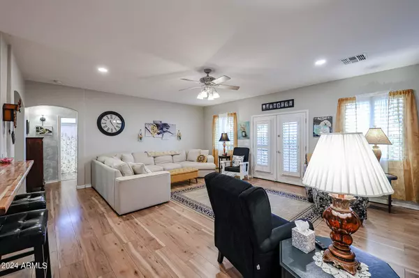 3881 E GLENEAGLE Place, Chandler, AZ 85249