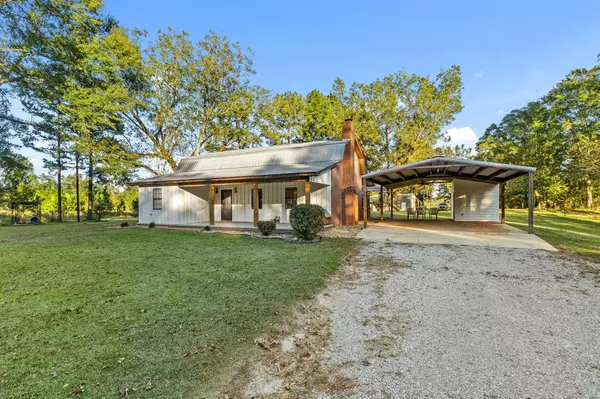 162 Pecan Grove Rd., Ellisville, MS 39437