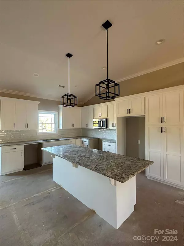 4916 Southview DR, Hickory, NC 28602