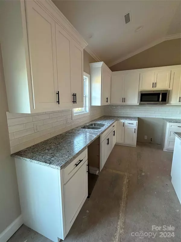 4916 Southview DR, Hickory, NC 28602