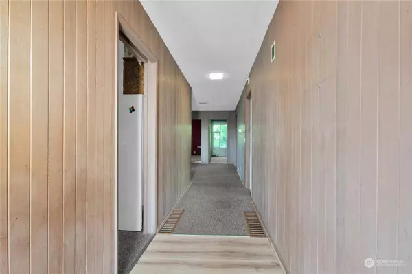 300 Lawrence DR, Hoquiam, WA 98550