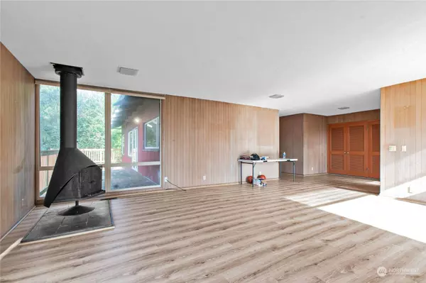 300 Lawrence DR, Hoquiam, WA 98550