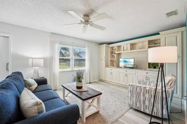 401 DE GRASSE PL #10, Sun City Center, FL 33573