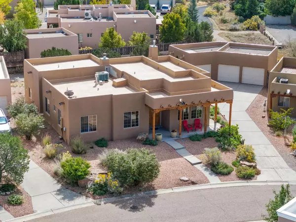 4216 Cactus Flower LN, Santa Fe, NM 87507