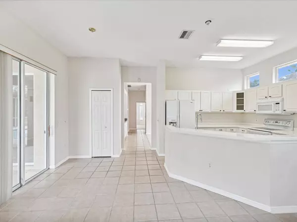 1054 SAWGRASS DR, Tarpon Springs, FL 34689