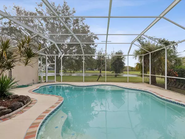 1054 SAWGRASS DR, Tarpon Springs, FL 34689