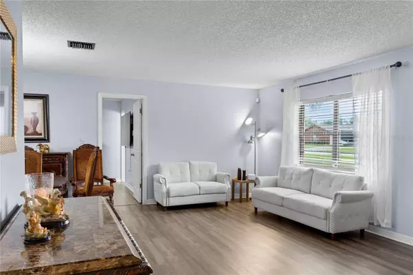 1124 FEATHER DR, Deltona, FL 32725