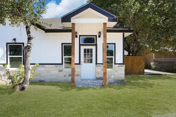 23238 Copper Canyon Dr, Elmendorf, TX 78112