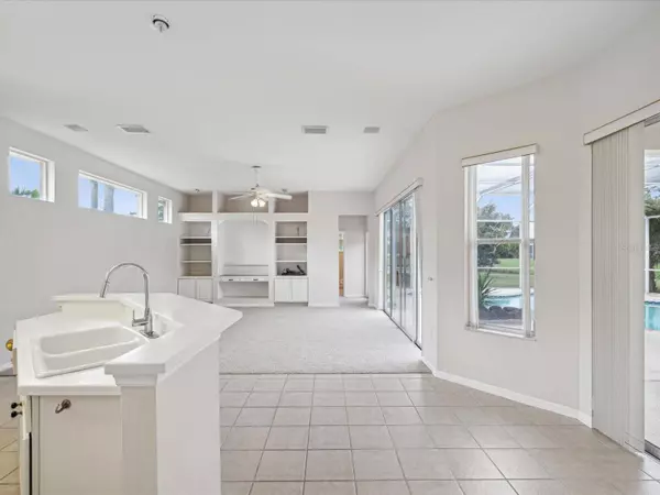 1054 SAWGRASS DR, Tarpon Springs, FL 34689