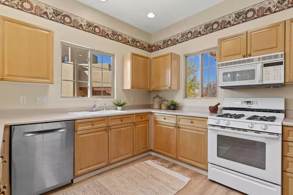 4216 Cactus Flower LN, Santa Fe, NM 87507