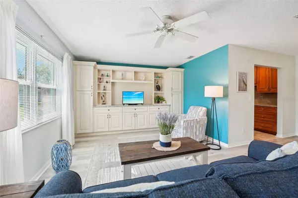 401 DE GRASSE PL #10, Sun City Center, FL 33573