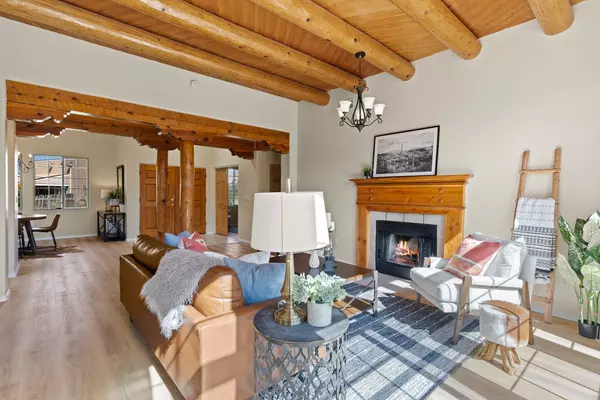 4216 Cactus Flower LN, Santa Fe, NM 87507