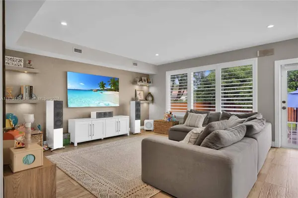 801 Swan Ave, Miami Springs, FL 33166