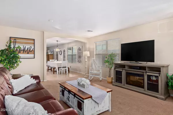 3277 W BELLE Avenue, San Tan Valley, AZ 85144