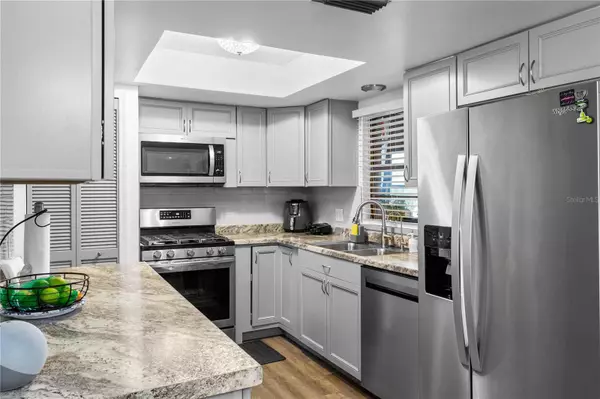 1124 FEATHER DR, Deltona, FL 32725