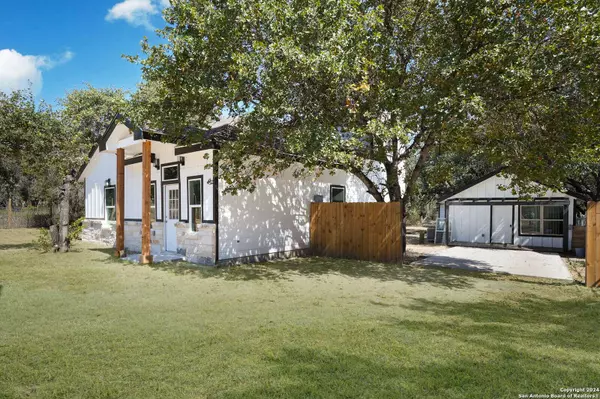 23238 Copper Canyon Dr, Elmendorf, TX 78112