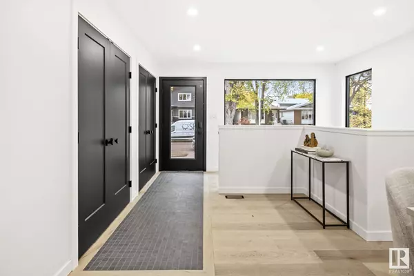 9942 78 ST NW, Edmonton, AB T6A 3C9