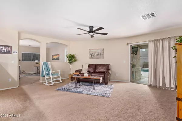 3277 W BELLE Avenue, San Tan Valley, AZ 85144