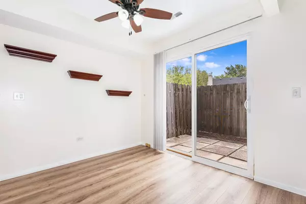 1121 N KNOLLWOOD Drive #1121, Palatine, IL 60067