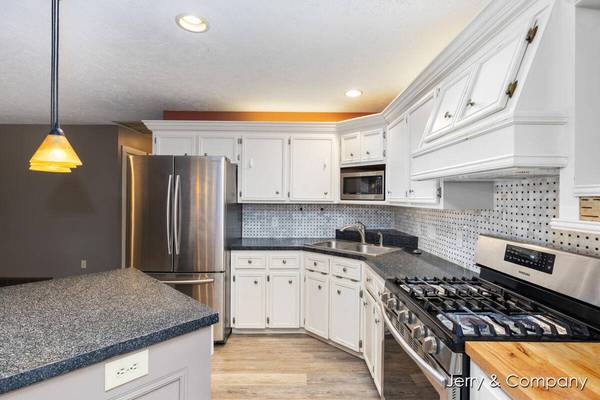 3332 Cornerstone Lane, Holland, MI 49424