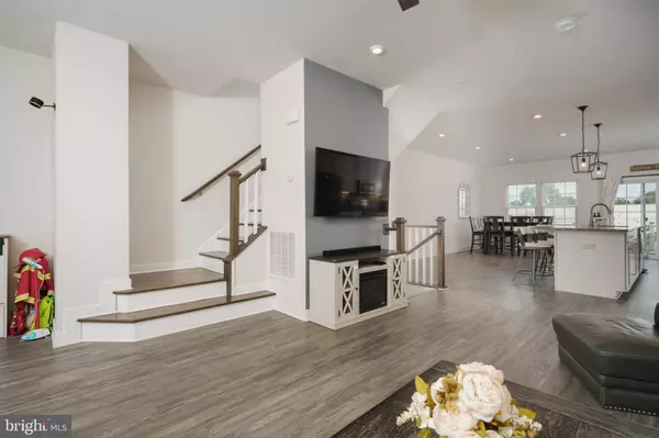 10 SHERMAN ALY, West Chester, PA 19382