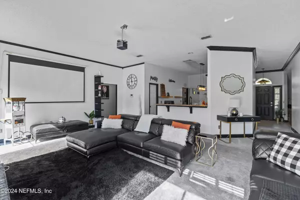 5458 CUTWATER LN S, Jacksonville, FL 32277