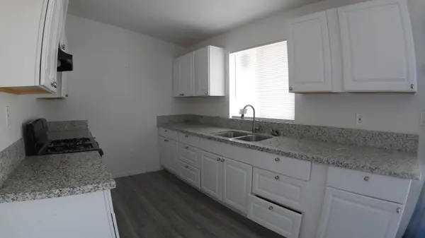 330 W Wren Avenue, Visalia, CA 93291