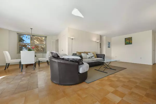 1 Strawberry Hill Court #APT 3A, Stamford, CT 06902