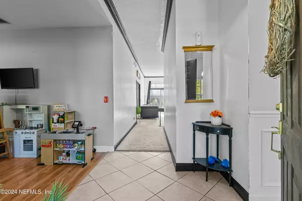 5458 CUTWATER LN S, Jacksonville, FL 32277