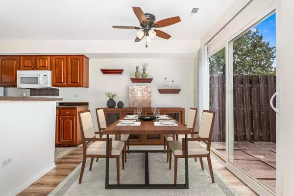 1121 N KNOLLWOOD Drive #1121, Palatine, IL 60067