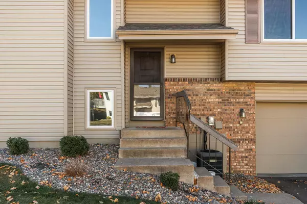 4212 Hemlock LN N, Plymouth, MN 55441