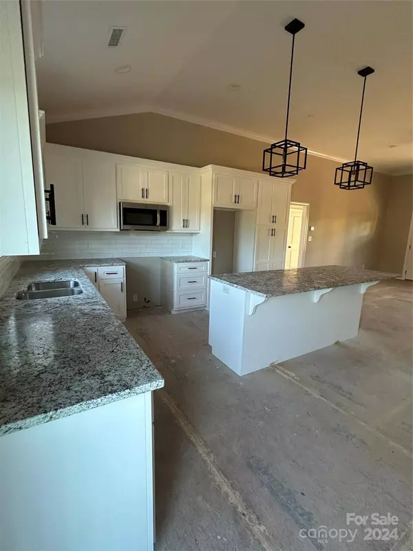 4916 Southview DR, Hickory, NC 28602