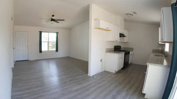 330 W Wren Avenue, Visalia, CA 93291