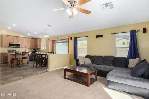 2005 W CARTER Road, Phoenix, AZ 85041